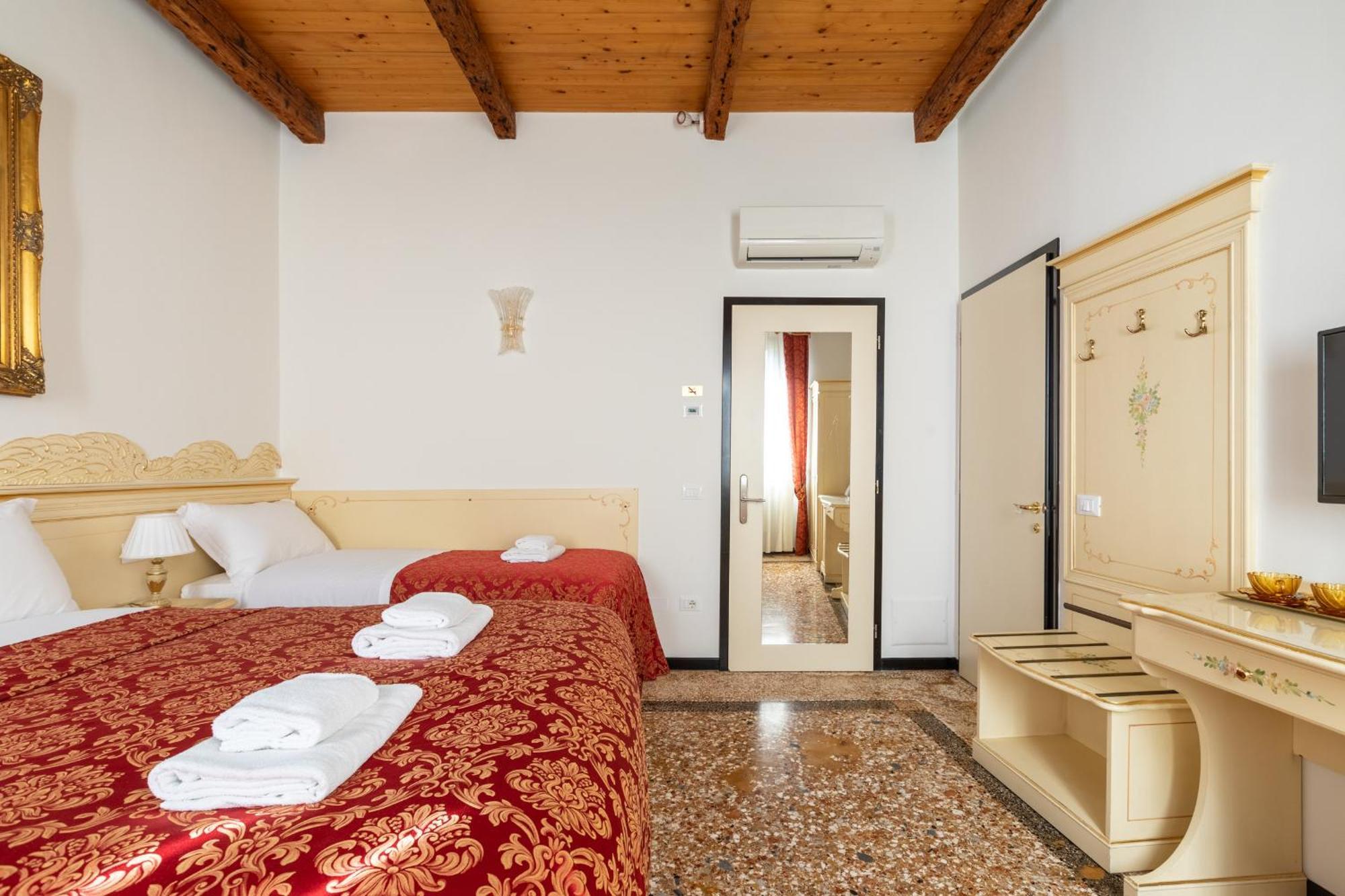 Ca' Luisa Hotel Venice Exterior photo